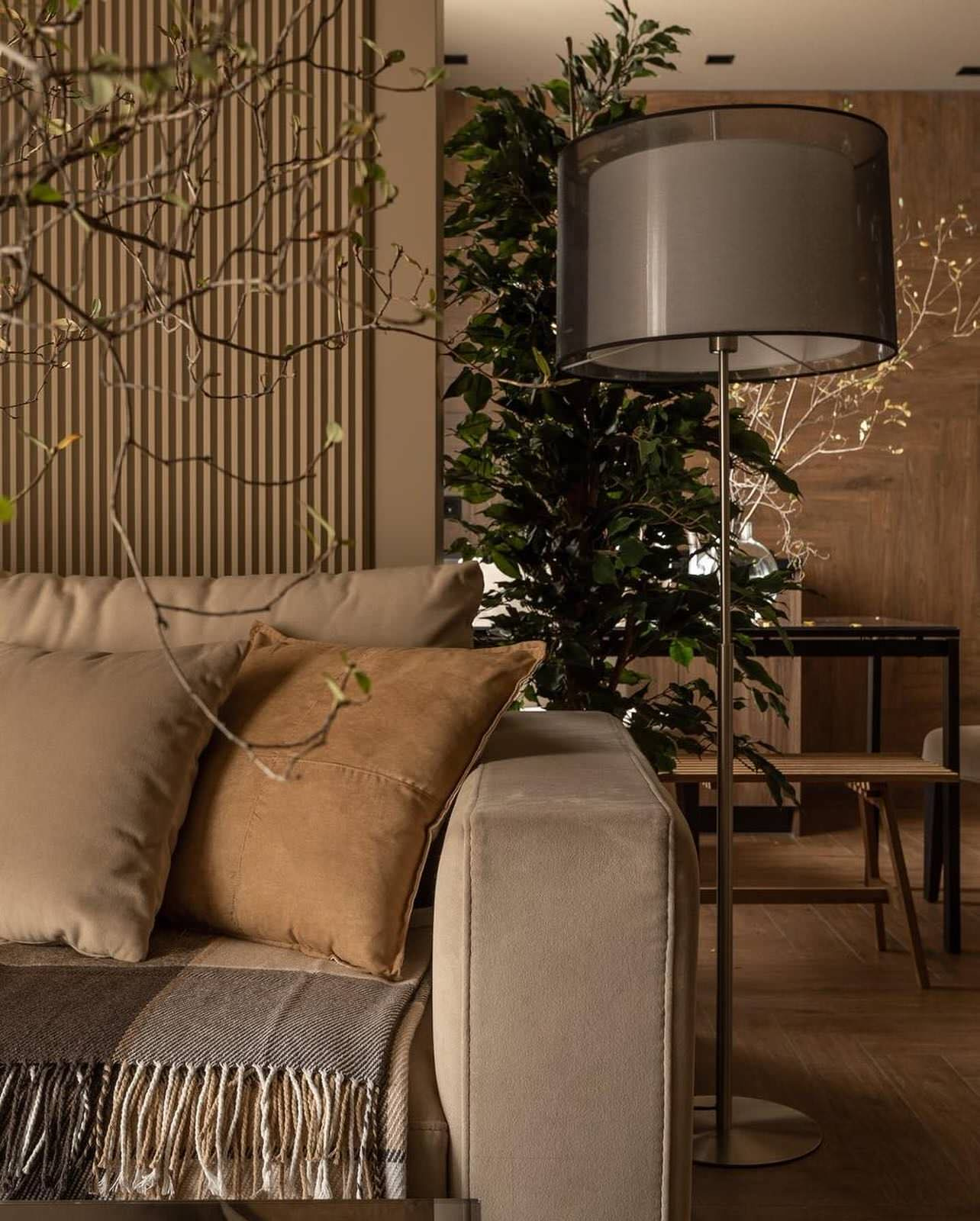 Интерьер квартиры-студии с карамельно-коричневой гаммой