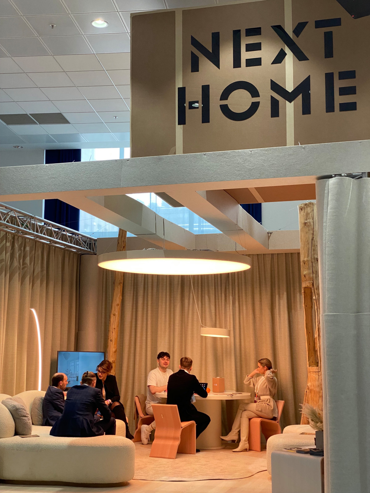 Обложка проекта: JM LUCENT на выставке officenext