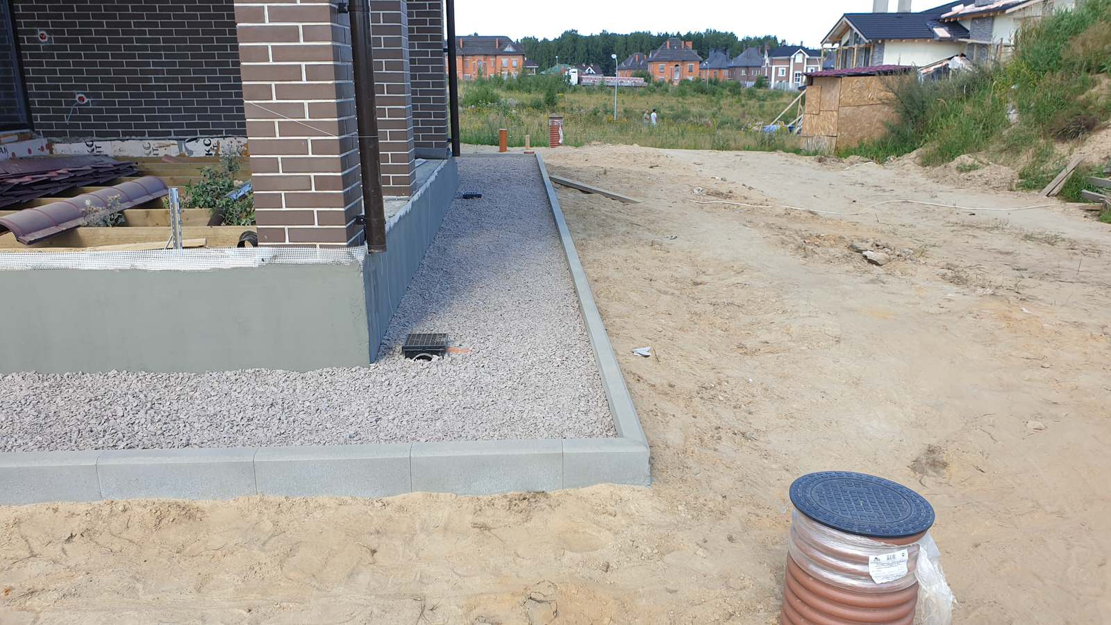 Благоустройство участка загородного дома, устройство дренажа и водоотведение