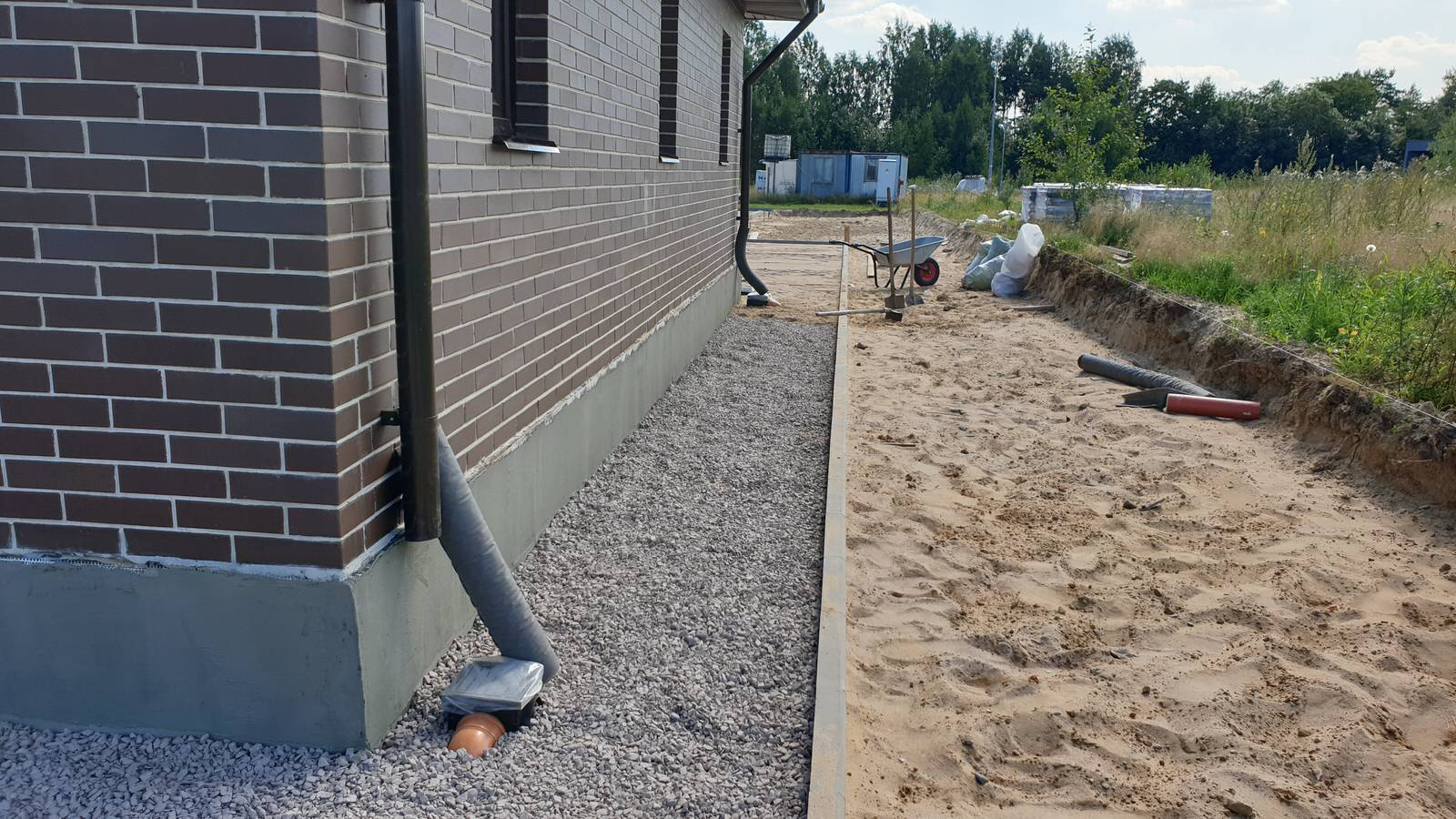 Благоустройство участка загородного дома, устройство дренажа и водоотведение