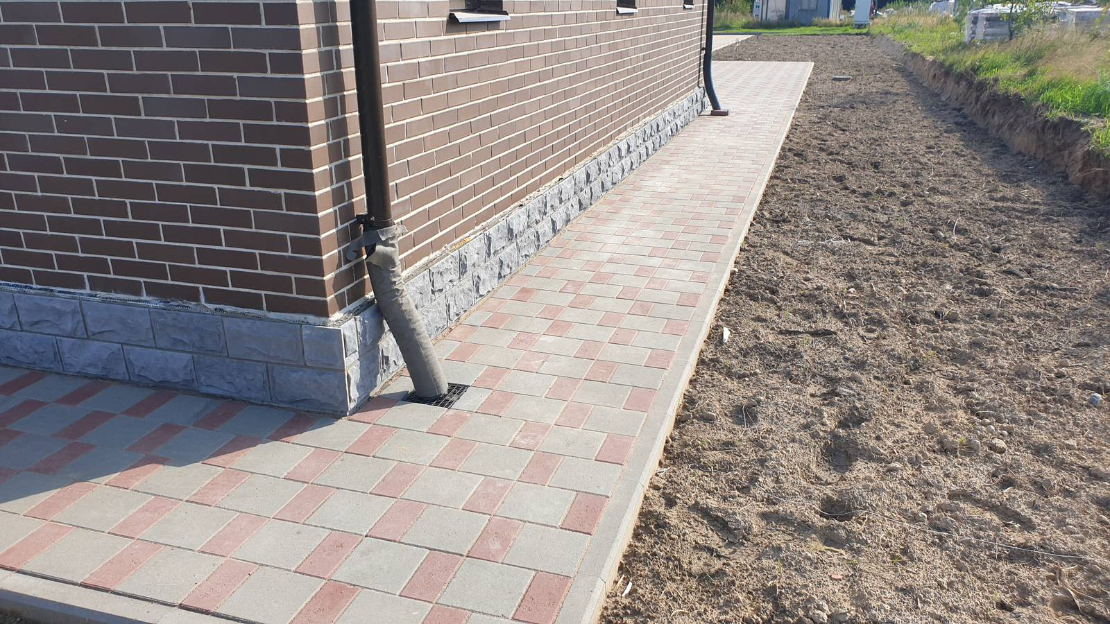 Благоустройство участка загородного дома, устройство дренажа и водоотведение