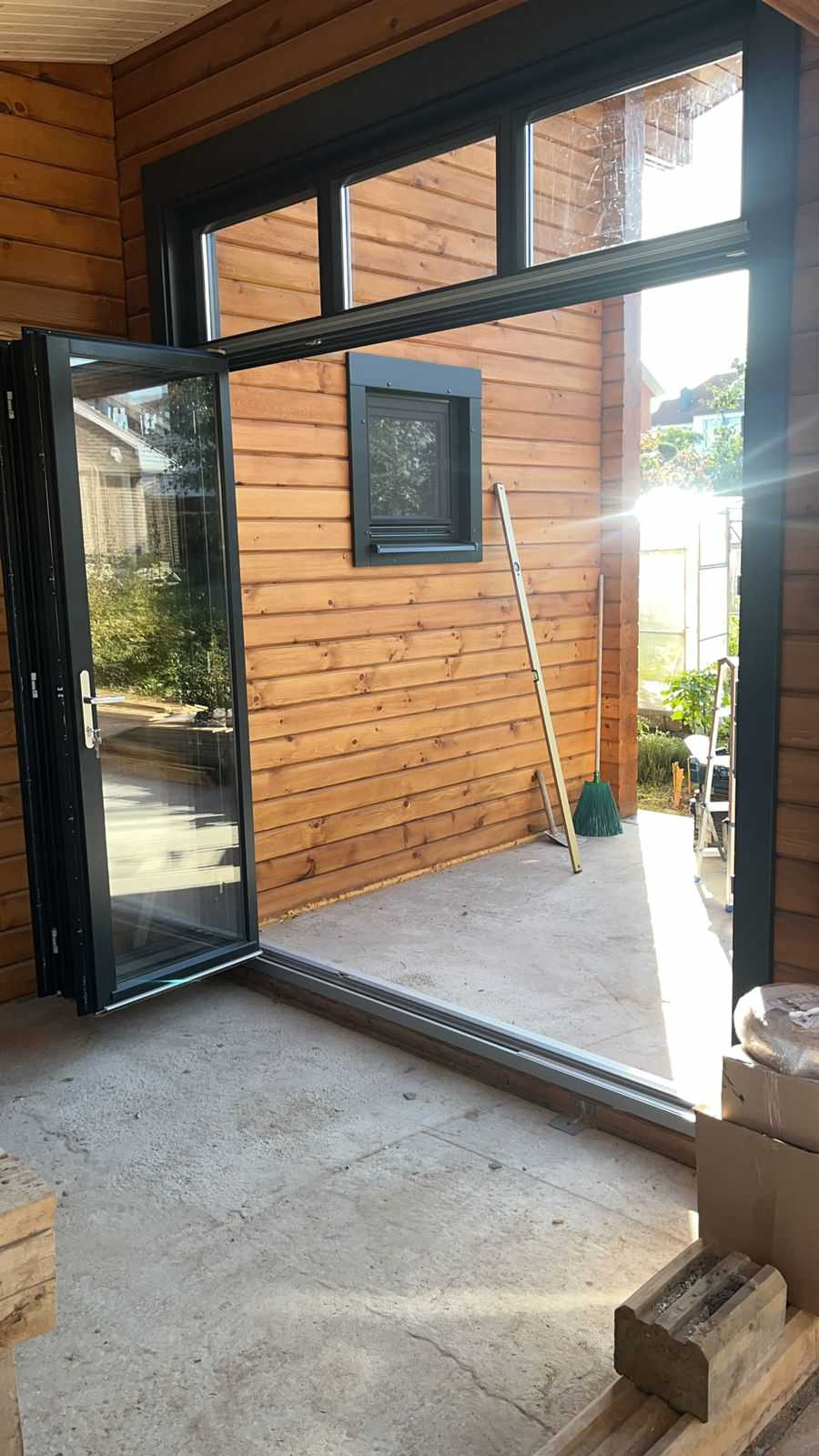 Раздвижные двери и окна. Параллельно-сдвижная оконная и дверная система.