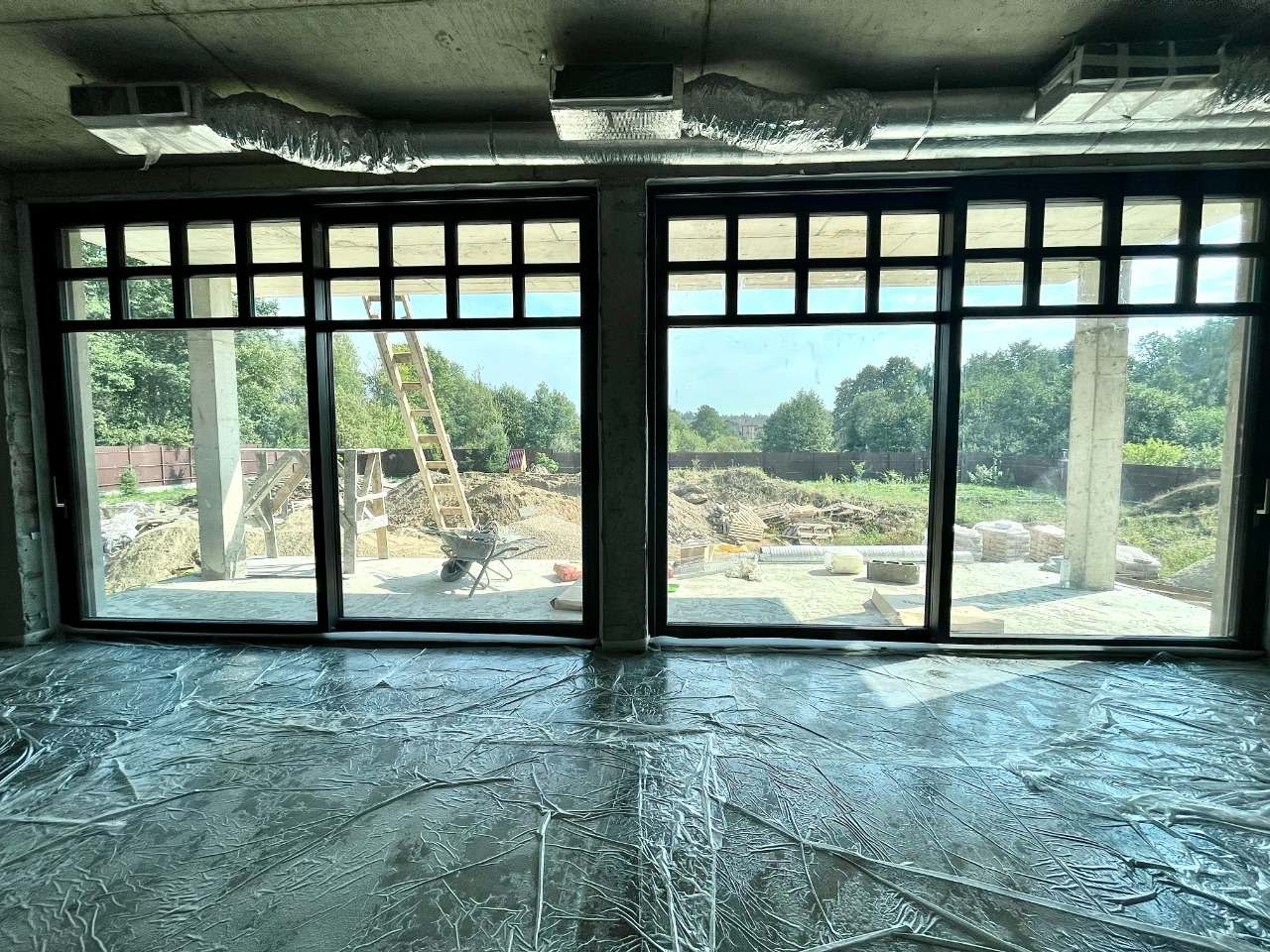 Раздвижные двери и окна. Параллельно-сдвижная оконная и дверная система.