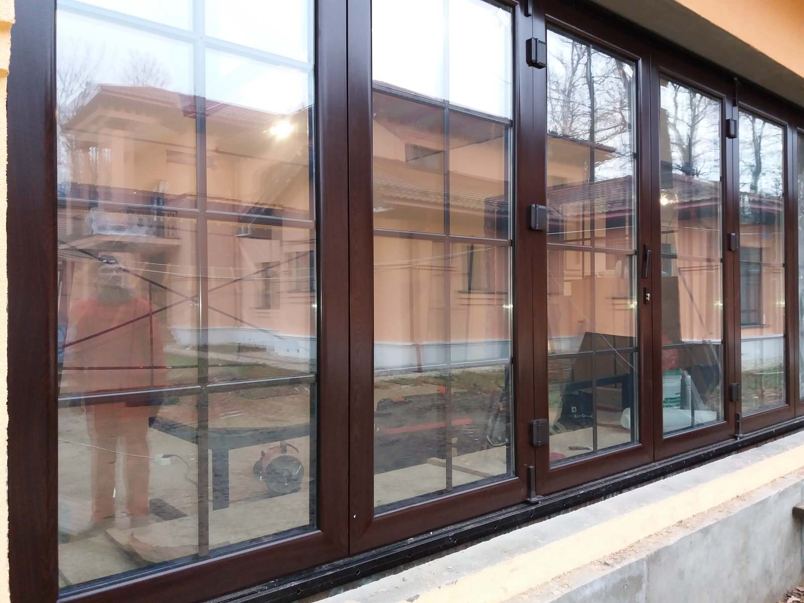 Раздвижные двери и окна. Параллельно-сдвижная оконная и дверная система.