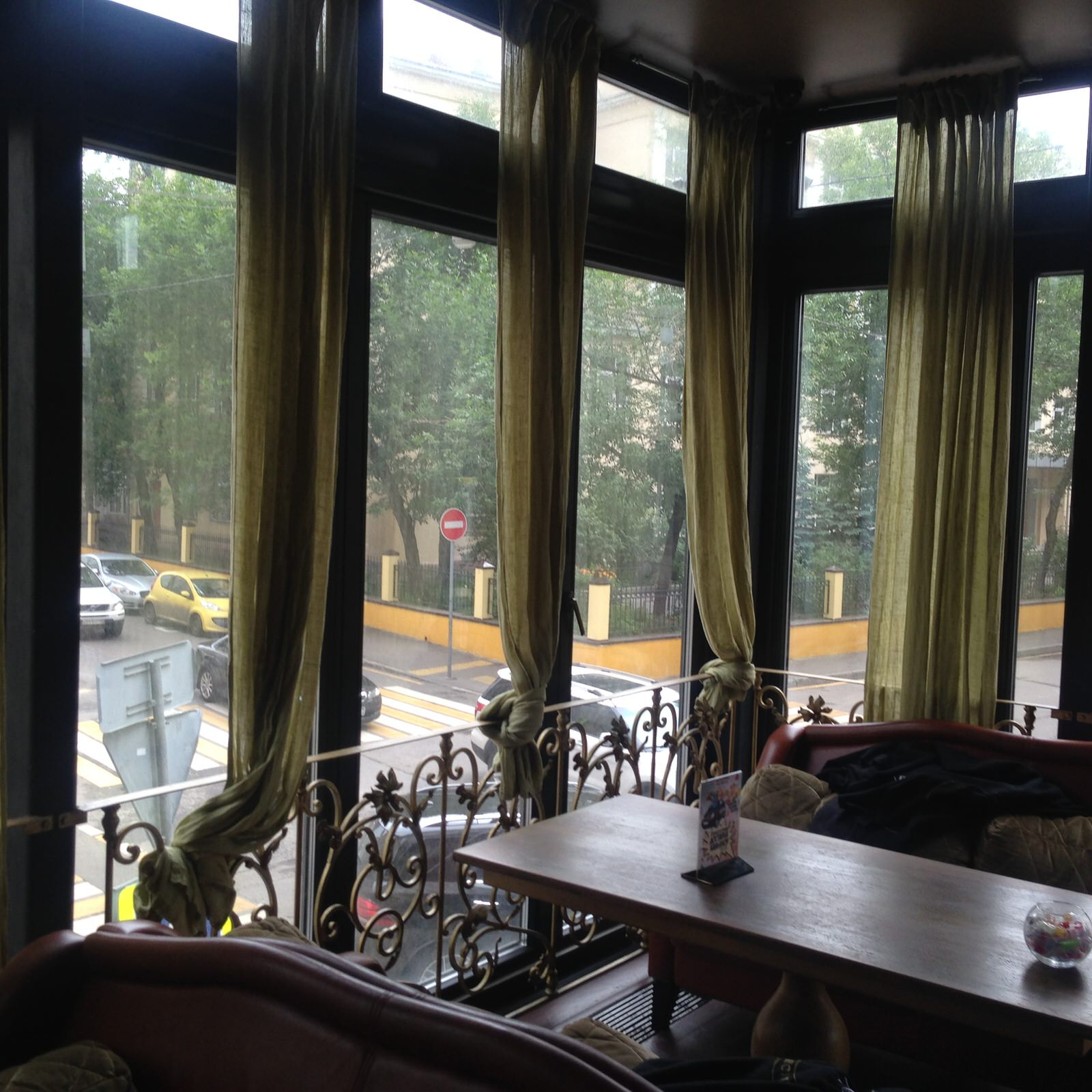 Раздвижные двери и окна. Параллельно-сдвижная оконная и дверная система.