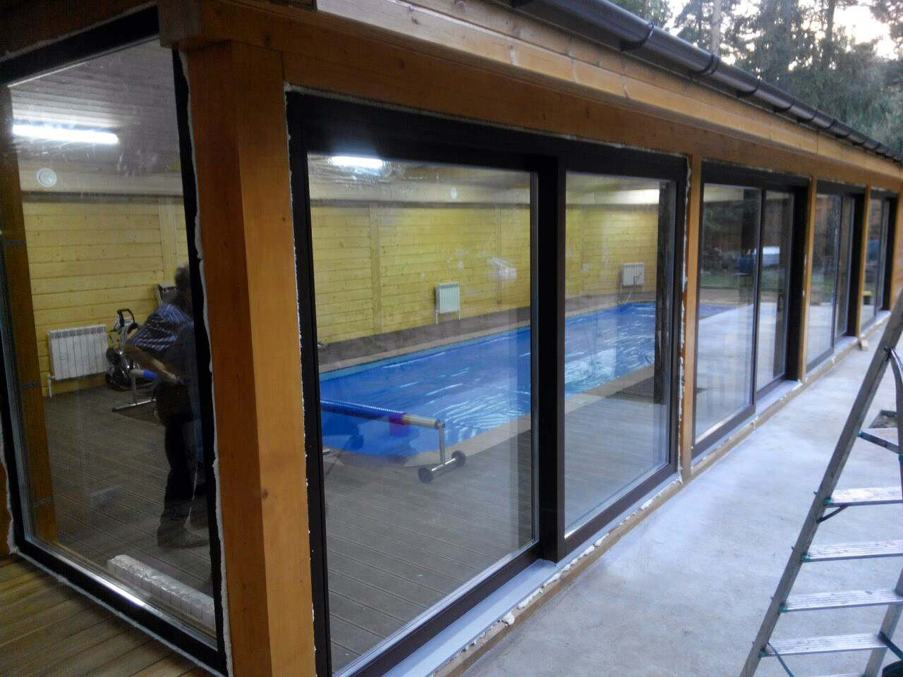 Раздвижные двери и окна. Параллельно-сдвижная оконная и дверная система.