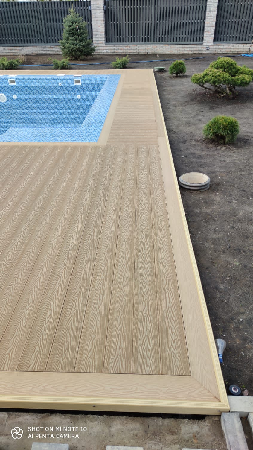 Благоустройство территории вокруг бассейна