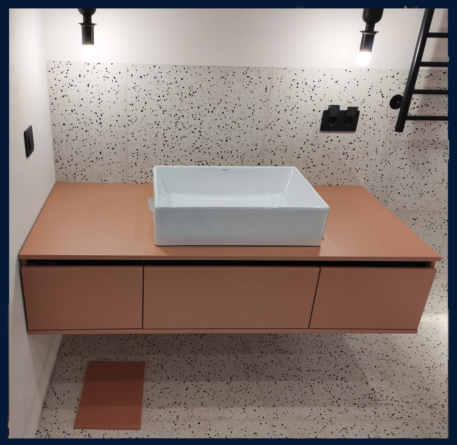 Мебель в эмали