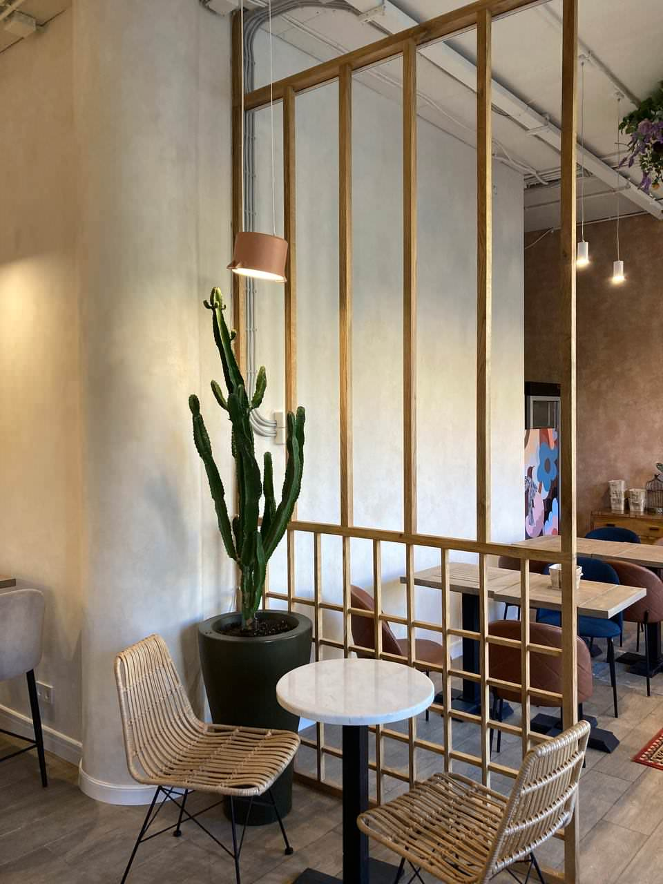 Обложка проекта: Перегородка из дуба для Кроо Кафе