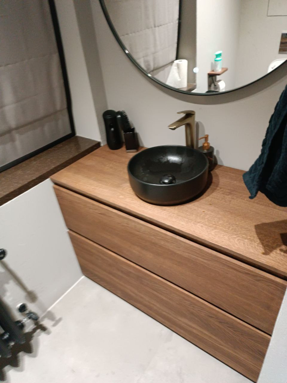 Тумба под умывальник на заказ из дерева производство мебели в ванную
