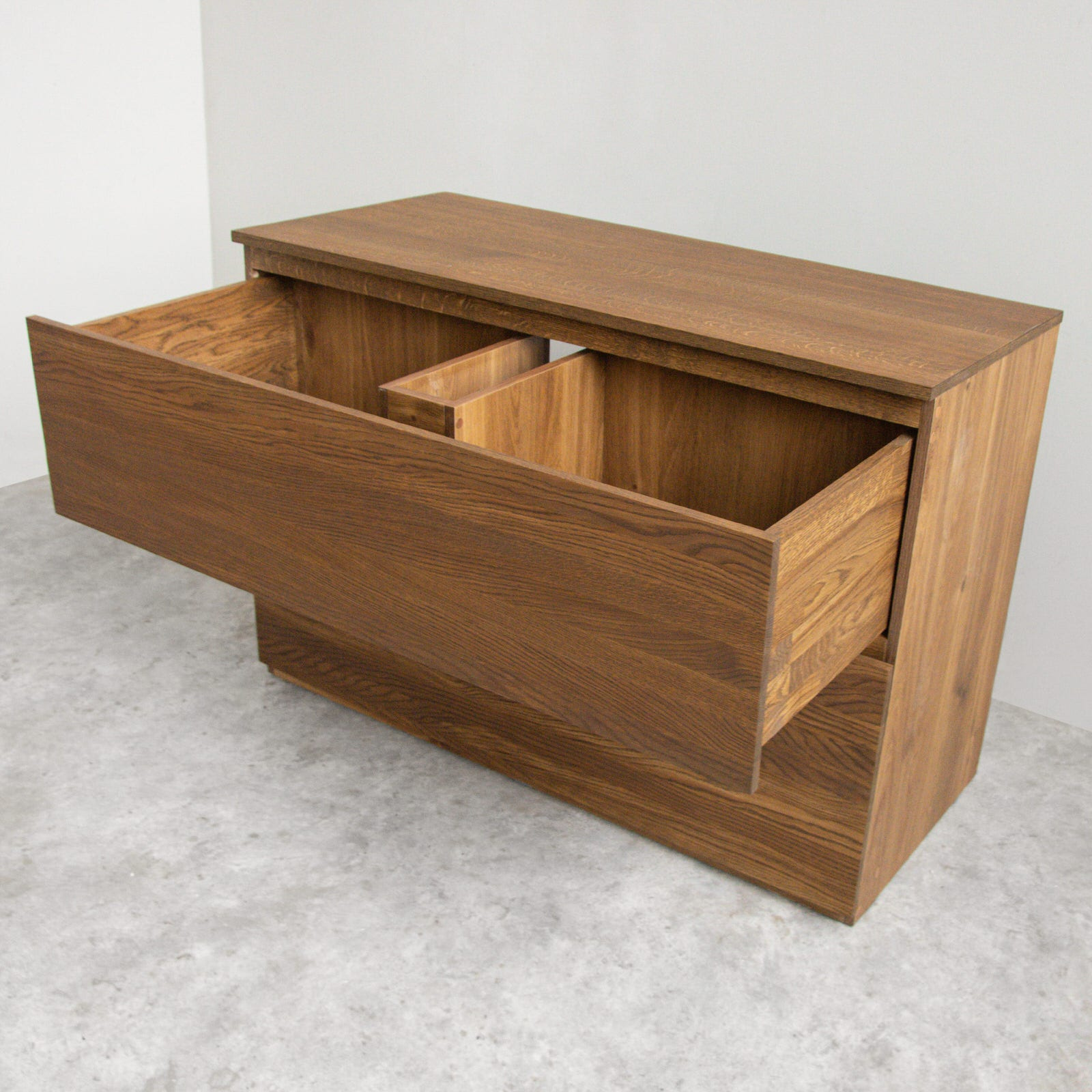 Тумба под умывальник на заказ из дерева производство мебели в ванную