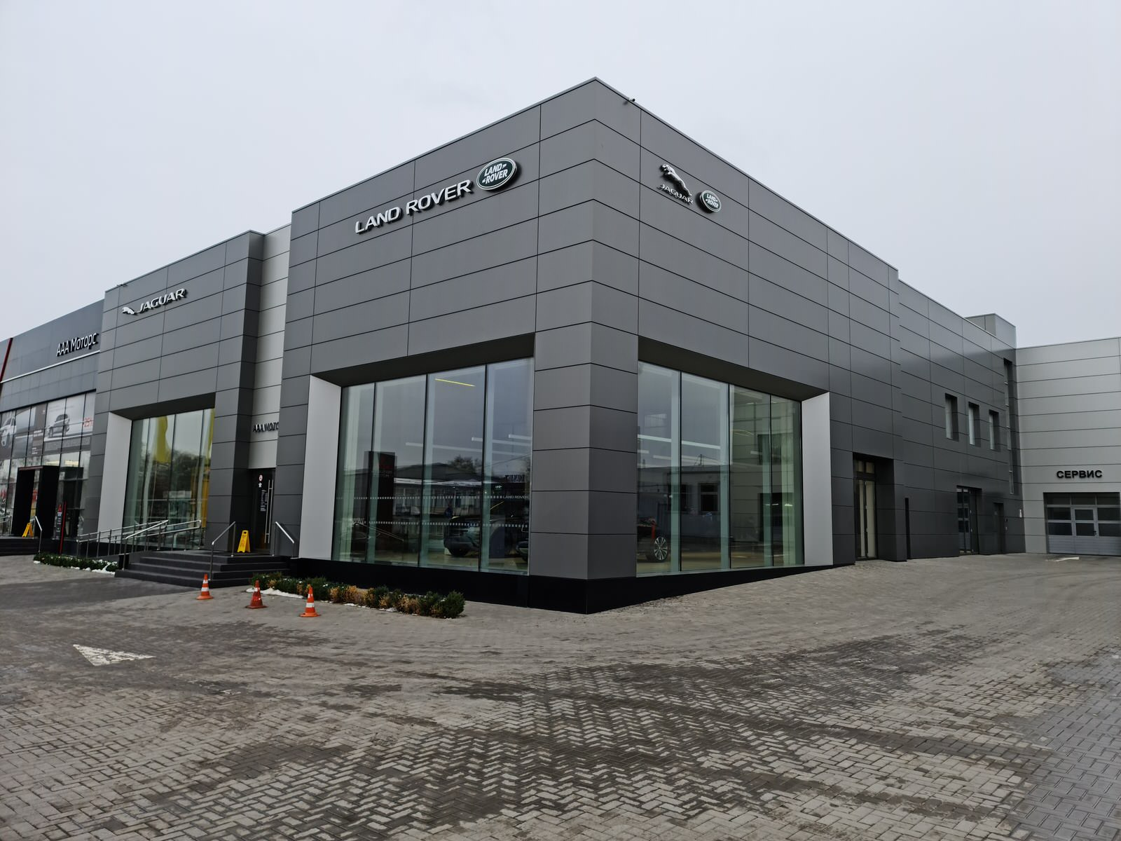 ААА МОТОРС - официальный дилер Land Rover в Ростове-на-Дону