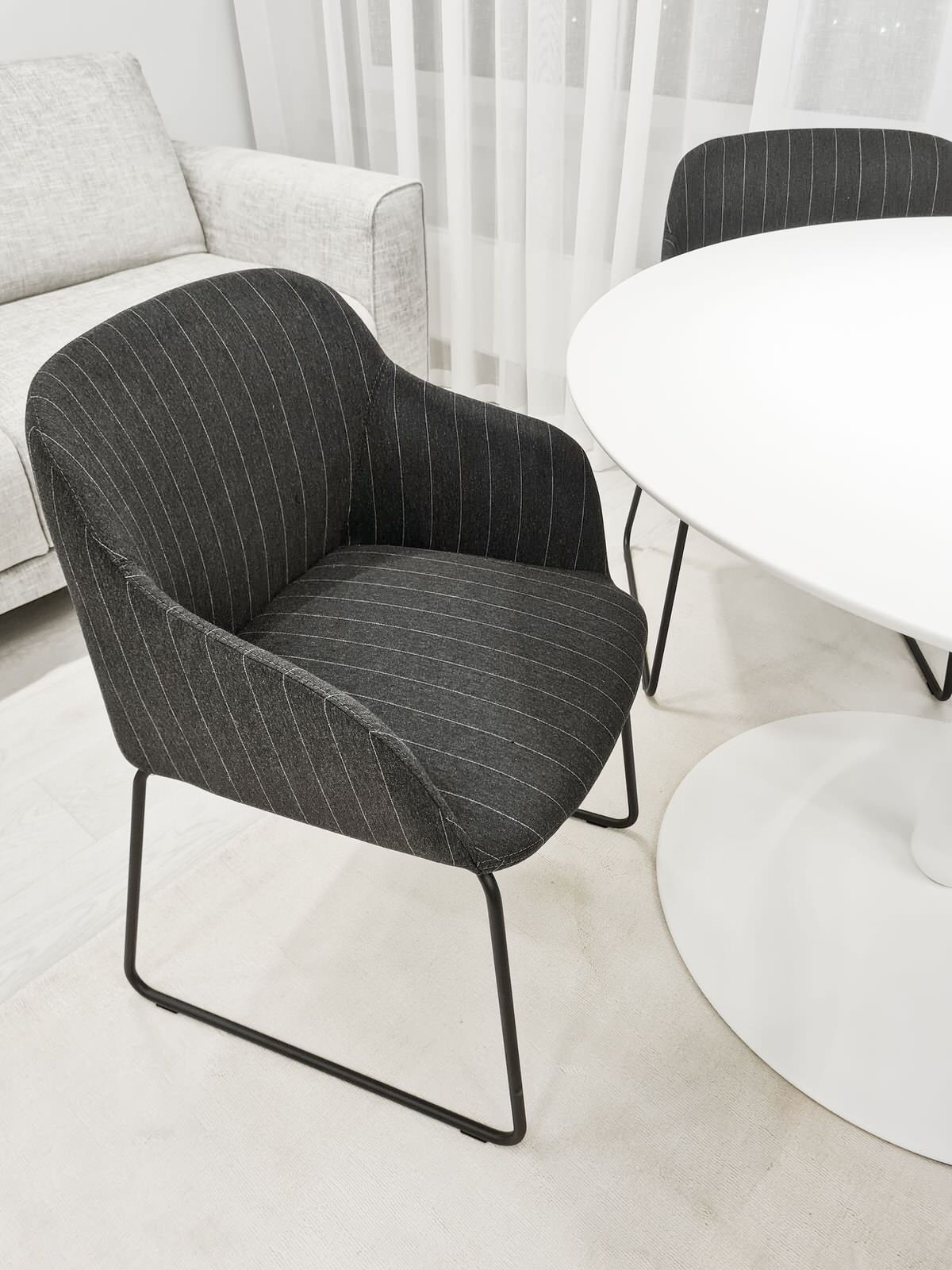 Белый минимализм - стулья Calligaris