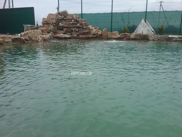 Искусственный пруд