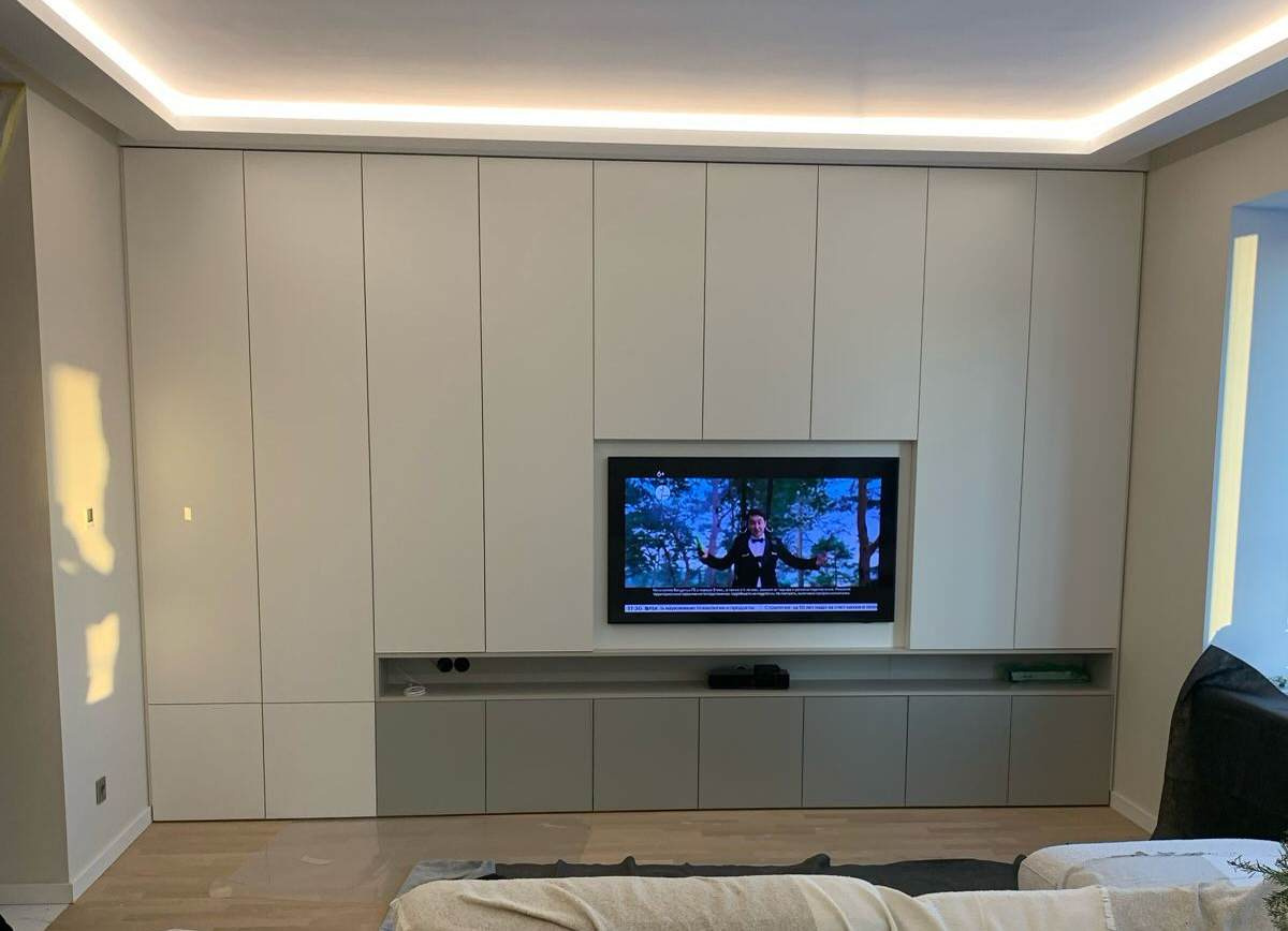 Шкаф и гостинная