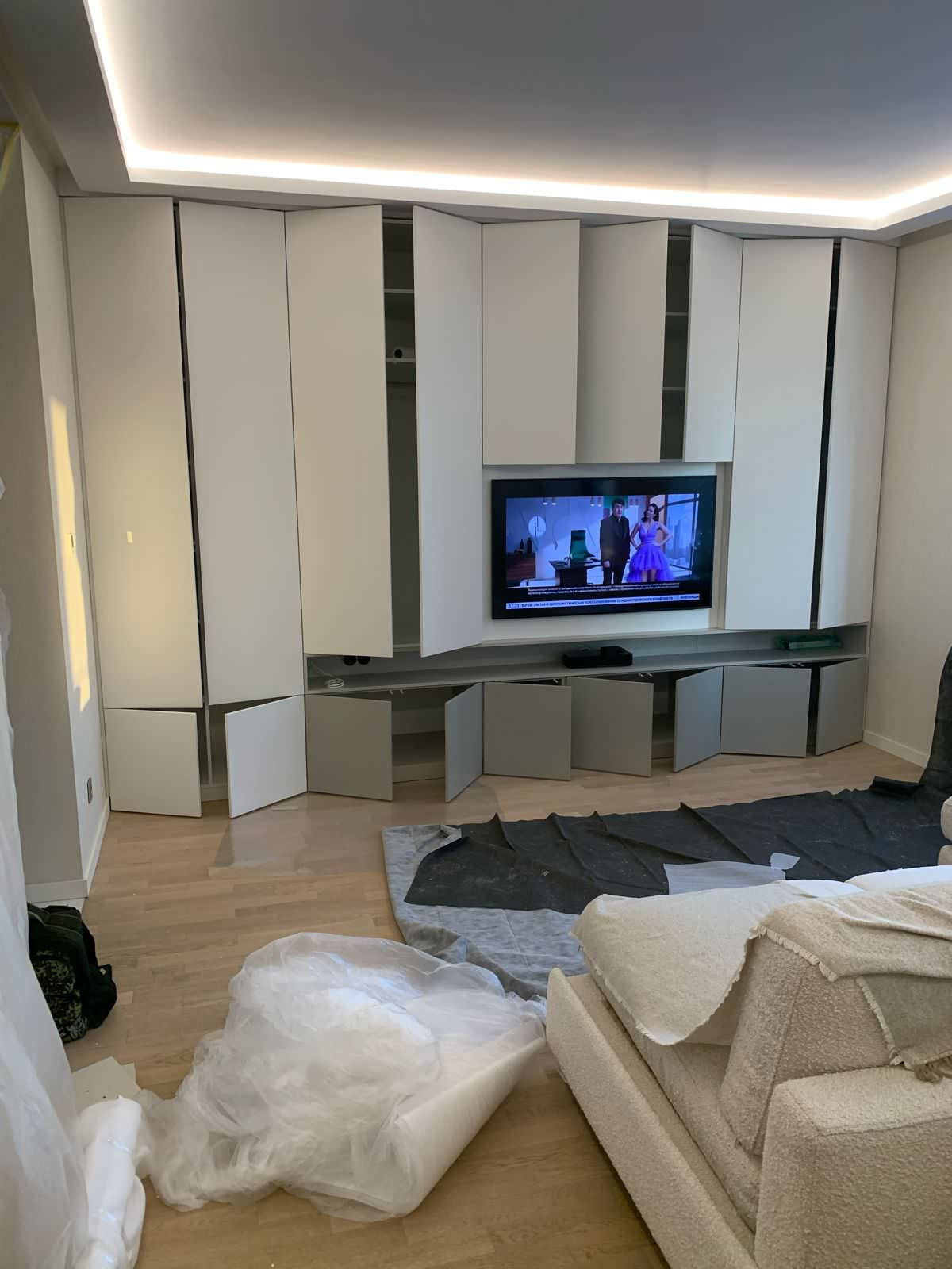 Обложка проекта: Шкаф и гостинная