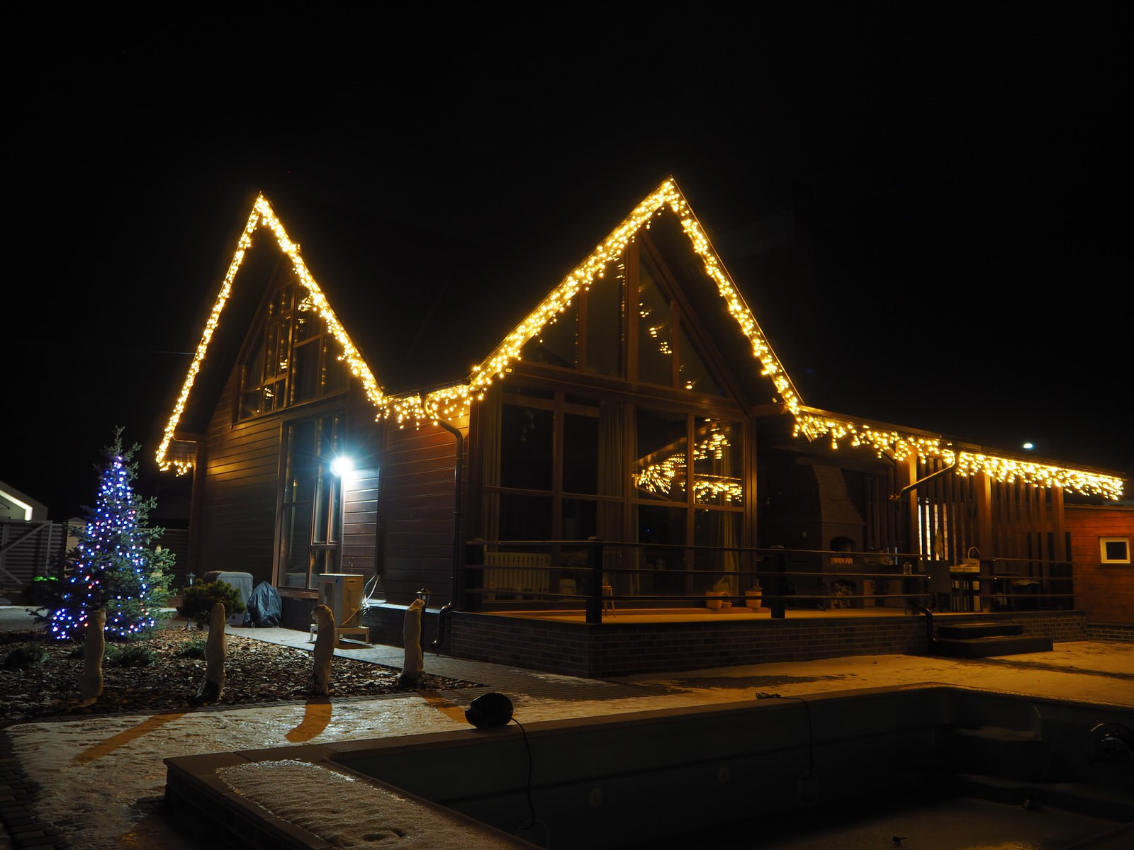 Сад с водоёмом