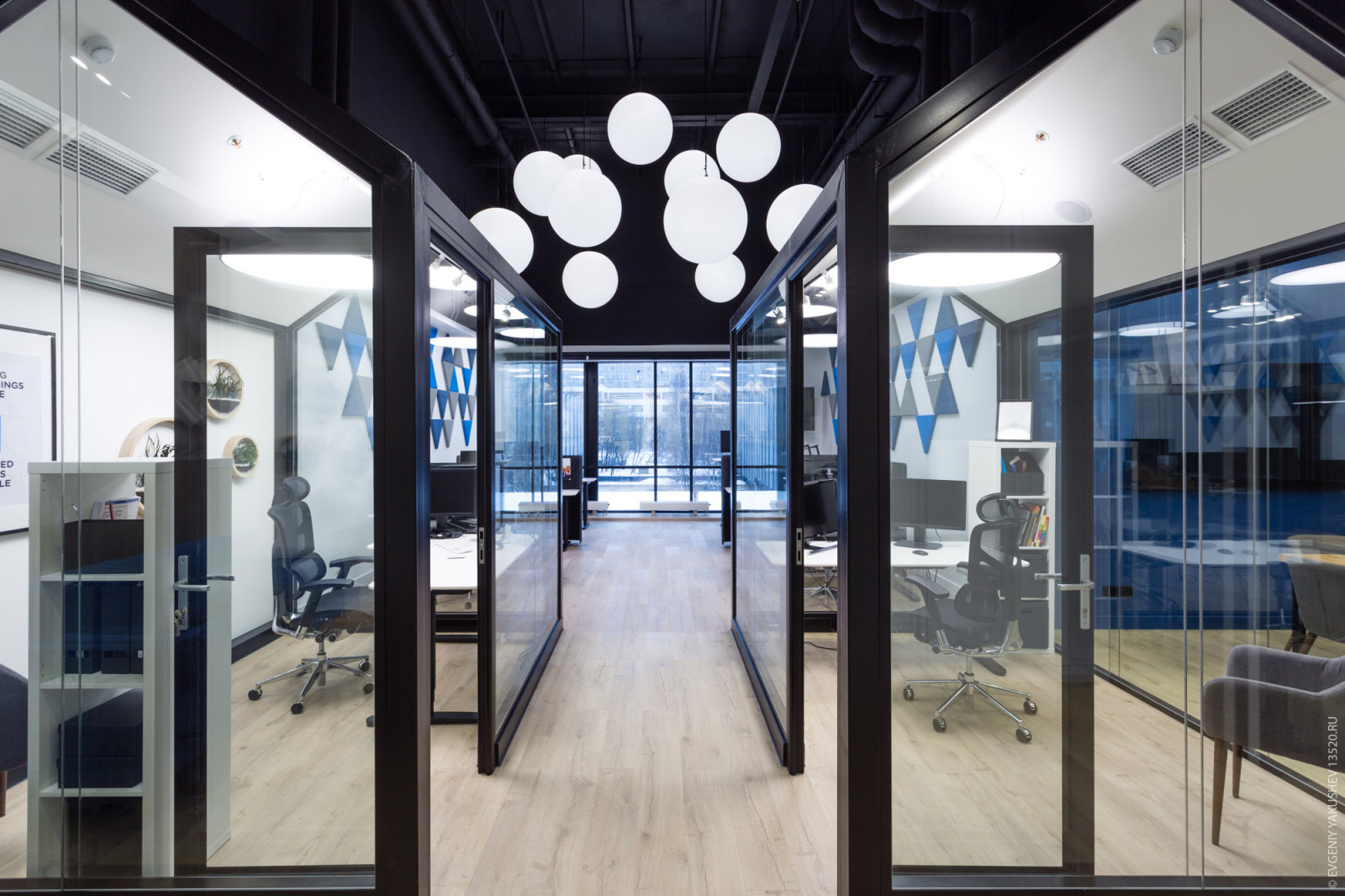 Office in Neo-Geo Business Center