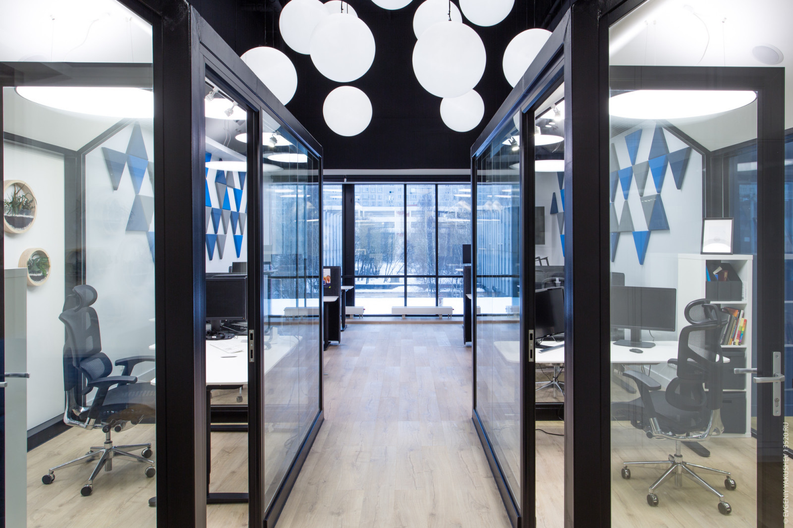 Office in Neo-Geo Business Center