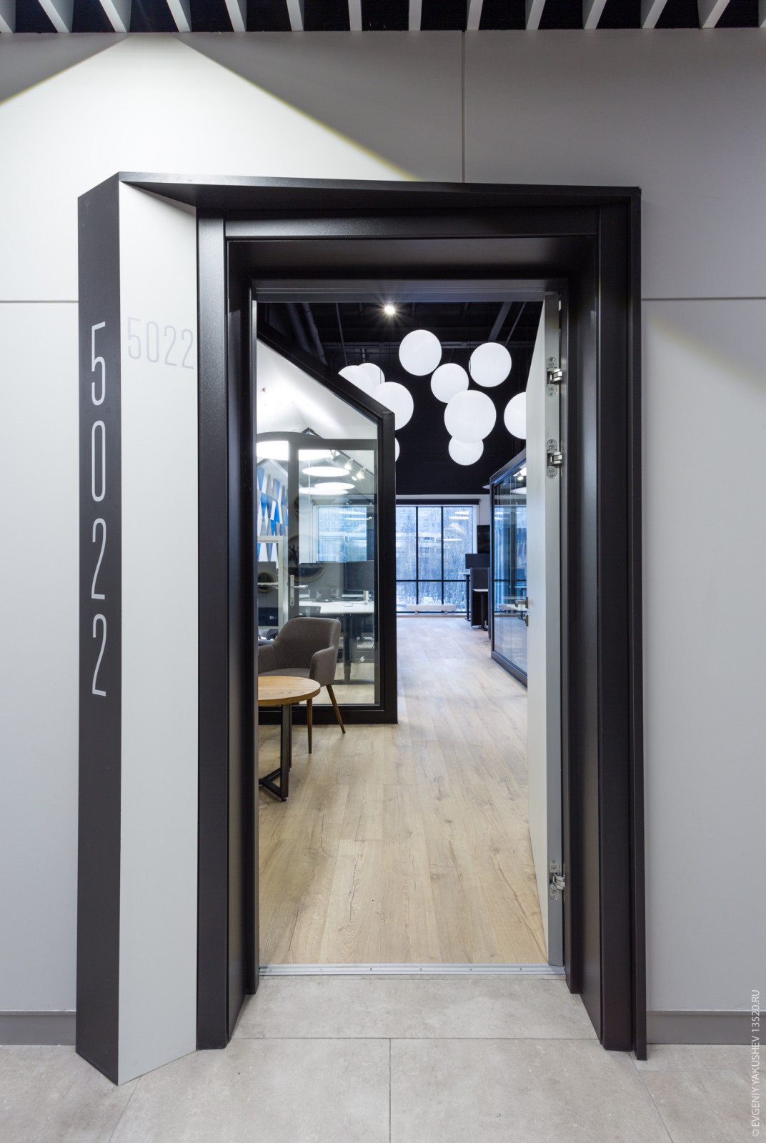 Office in Neo-Geo Business Center