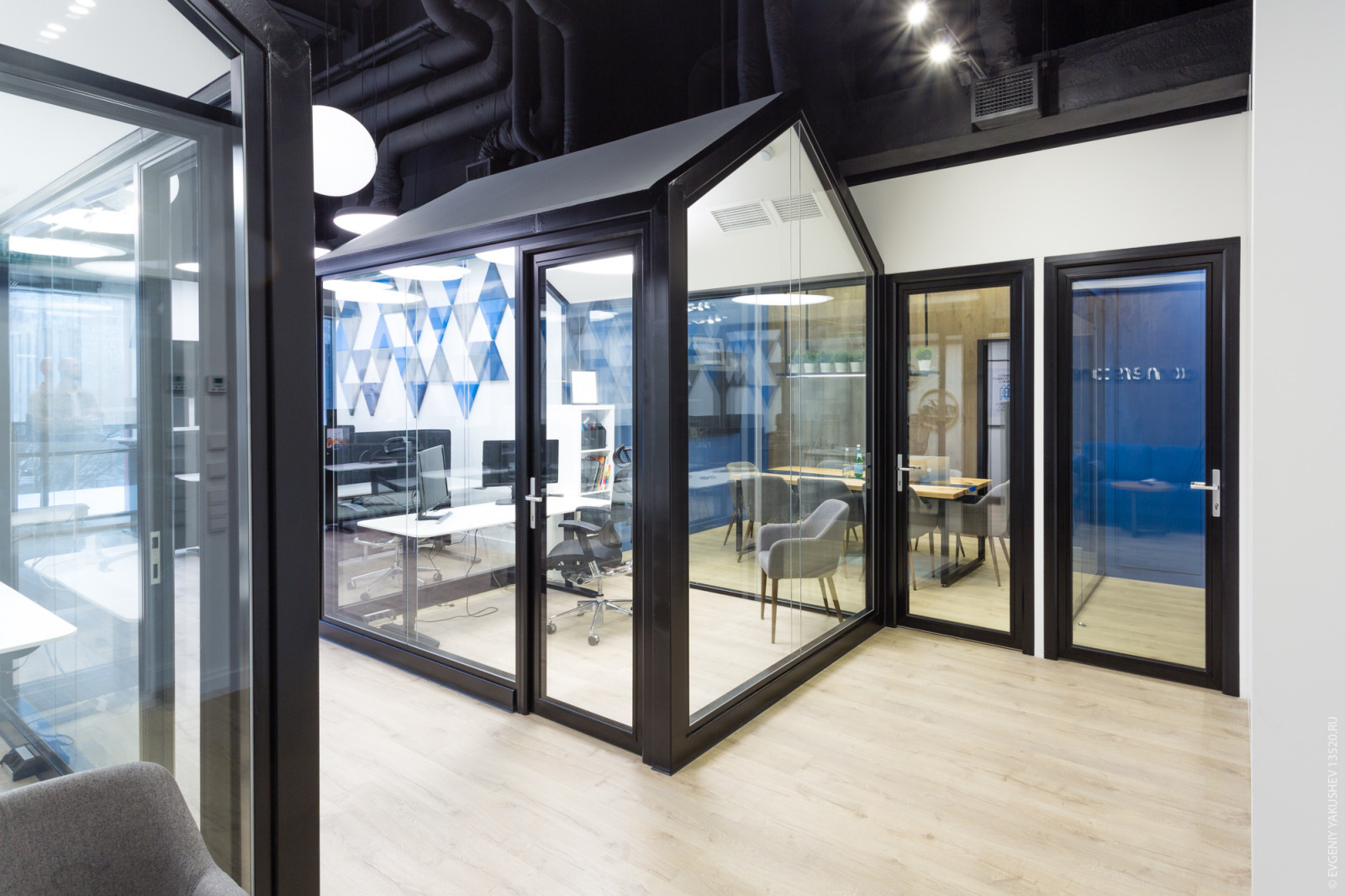 Office in Neo-Geo Business Center