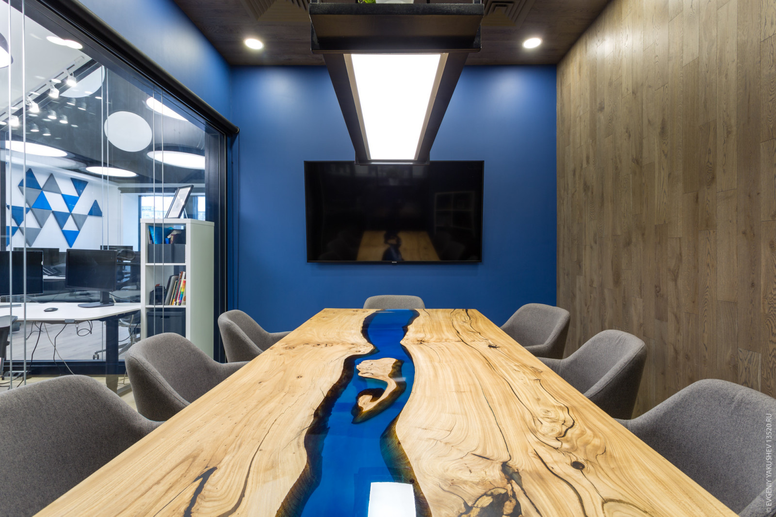 Office in Neo-Geo Business Center