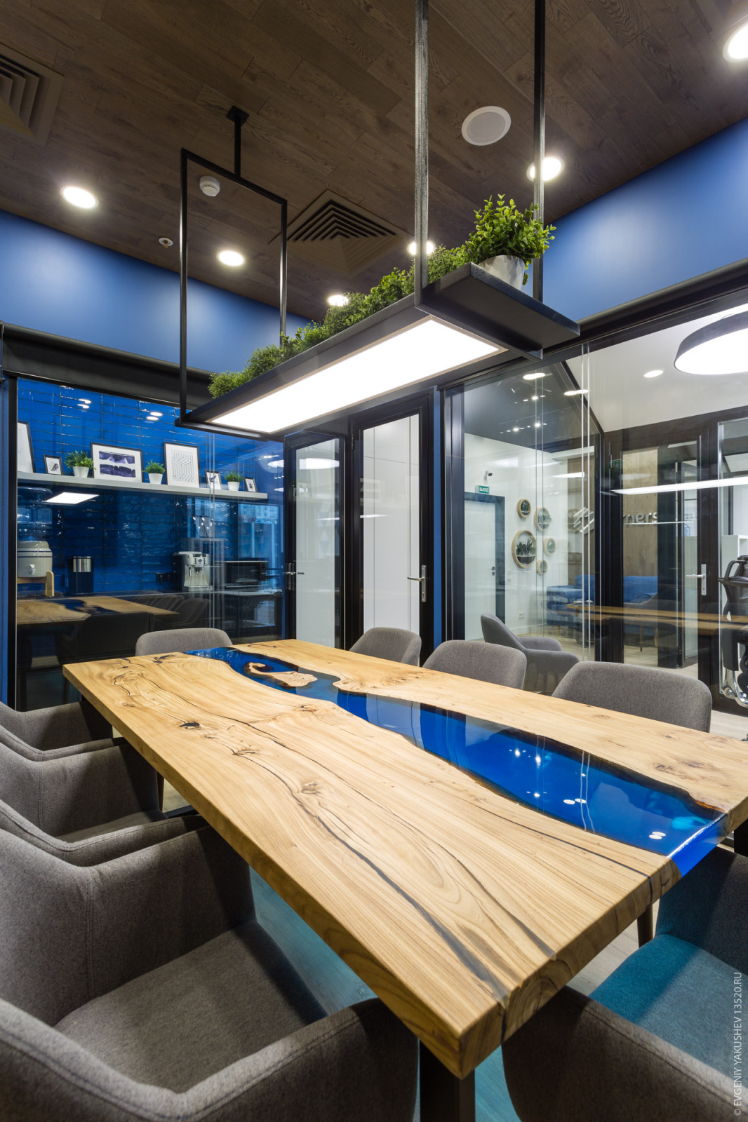 Office in Neo-Geo Business Center