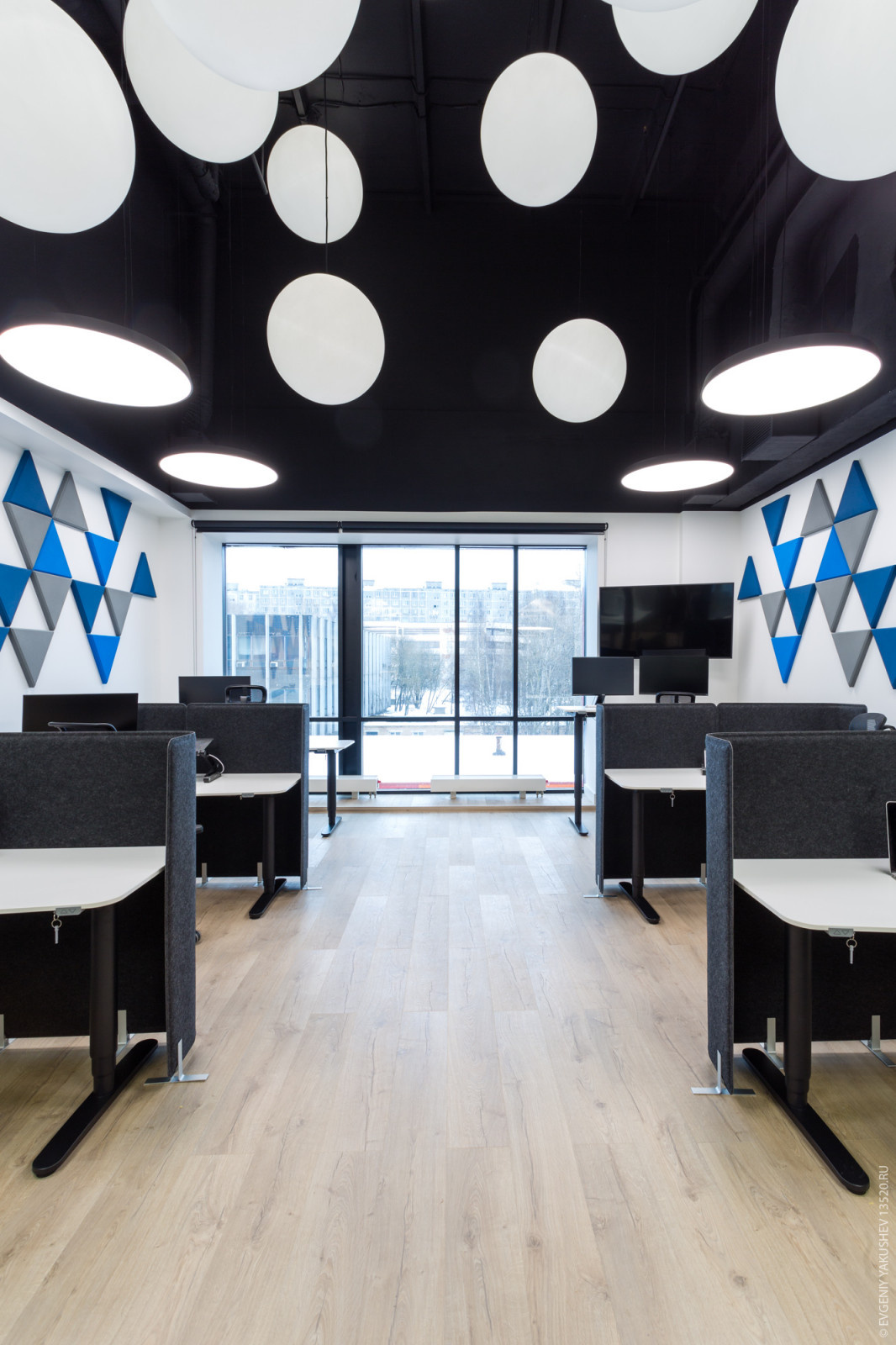 Office in Neo-Geo Business Center