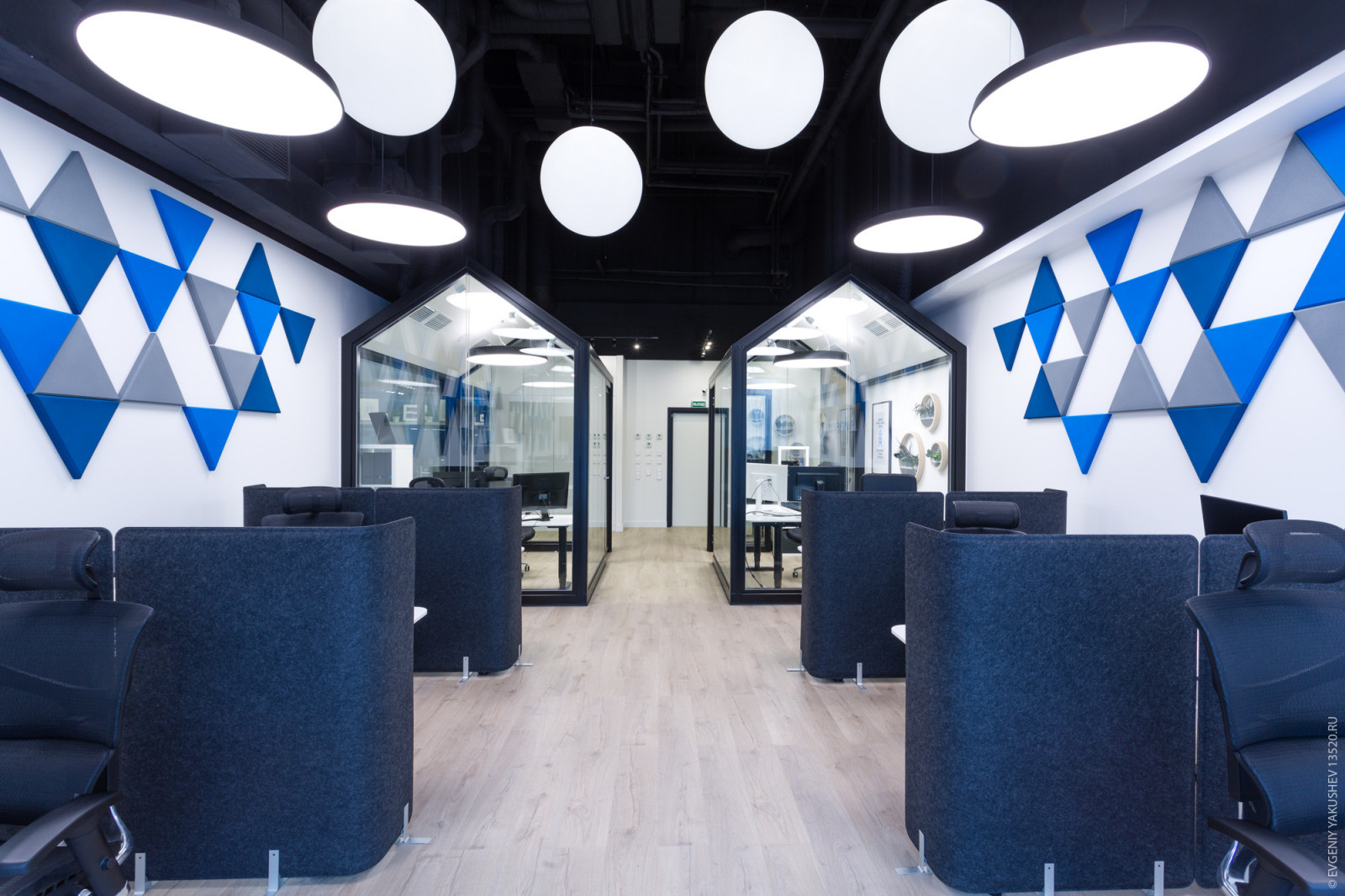 Office in Neo-Geo Business Center