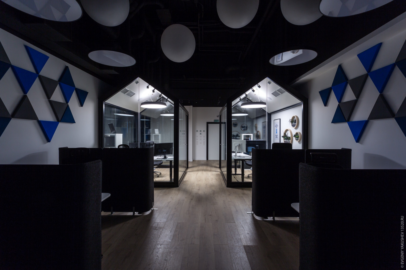 Office in Neo-Geo Business Center