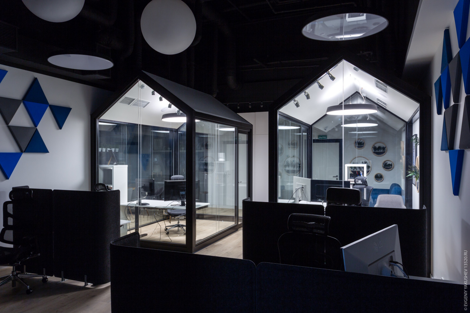 Office in Neo-Geo Business Center