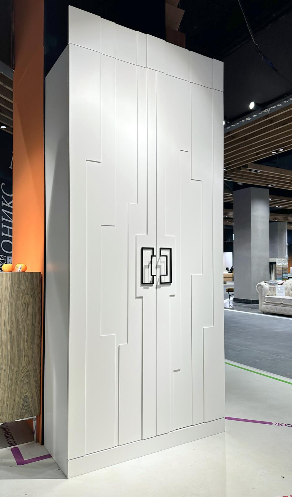 Шкаф распашной (выставочный образец).