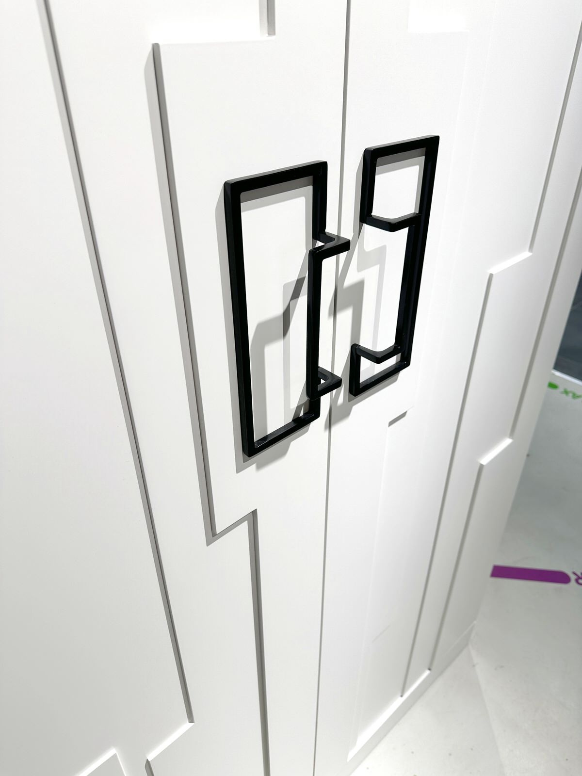 Шкаф распашной (выставочный образец).