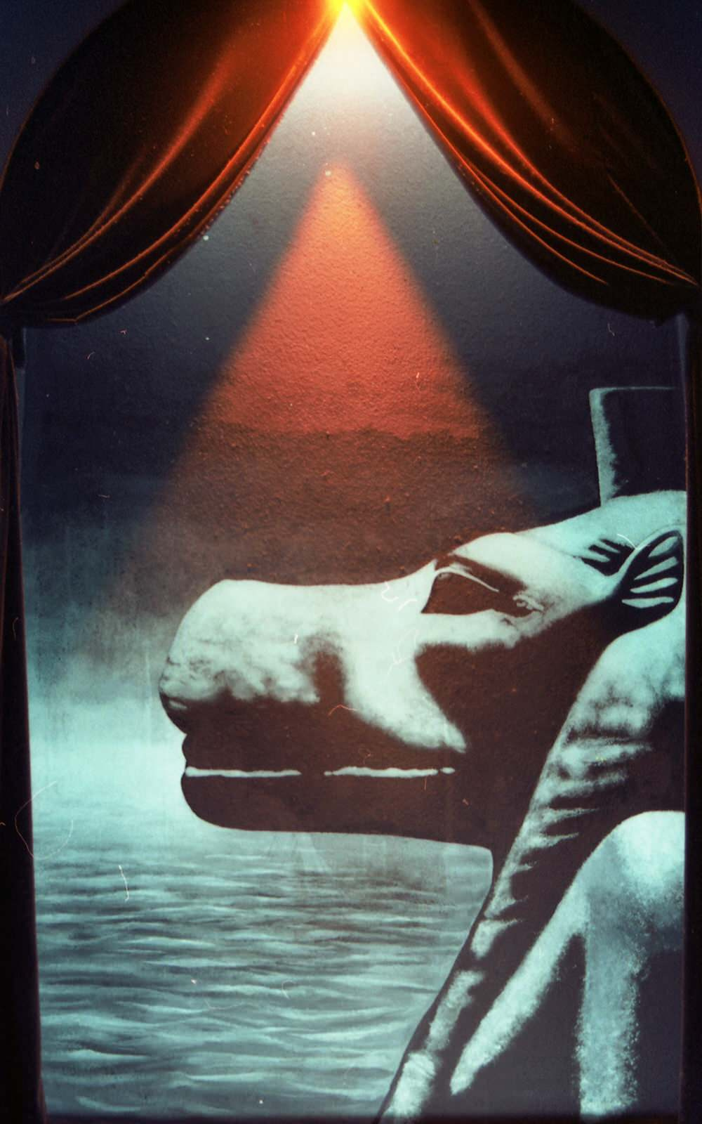 Светящиеся интерьеры ночного клуба Classic