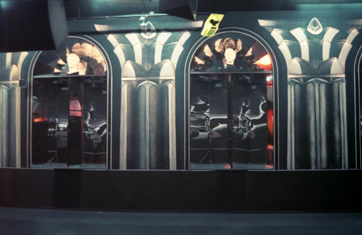 Светящиеся интерьеры ночного клуба Classic