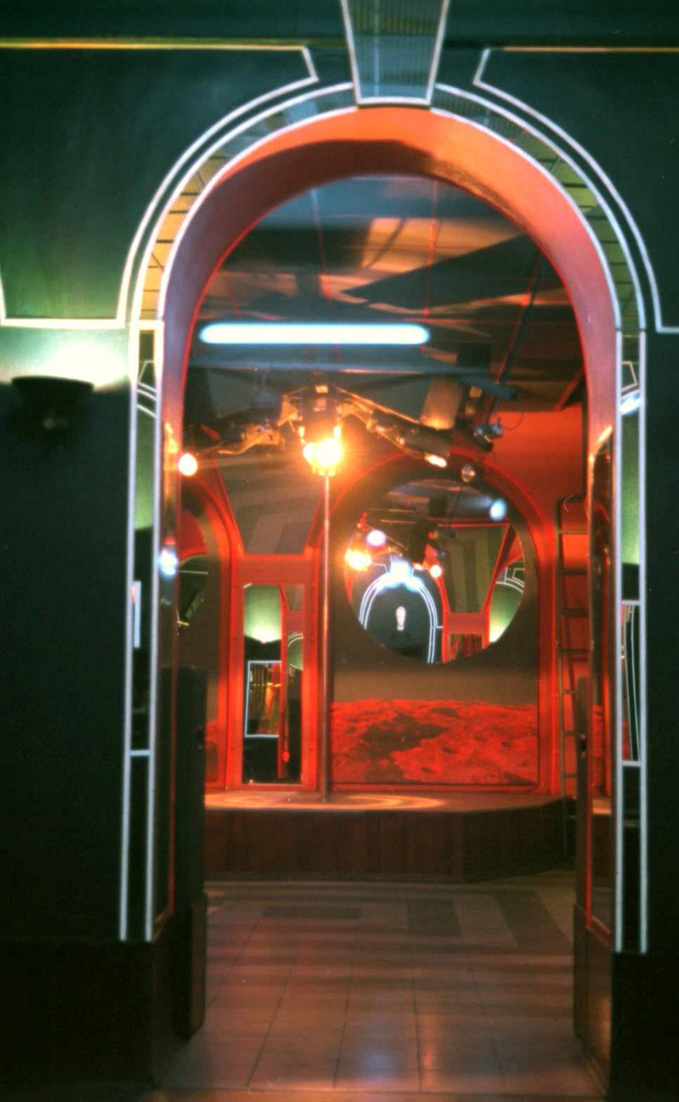 Светящиеся интерьеры ночного клуба Classic