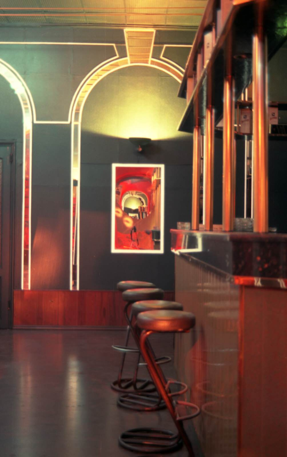 Светящиеся интерьеры ночного клуба Classic