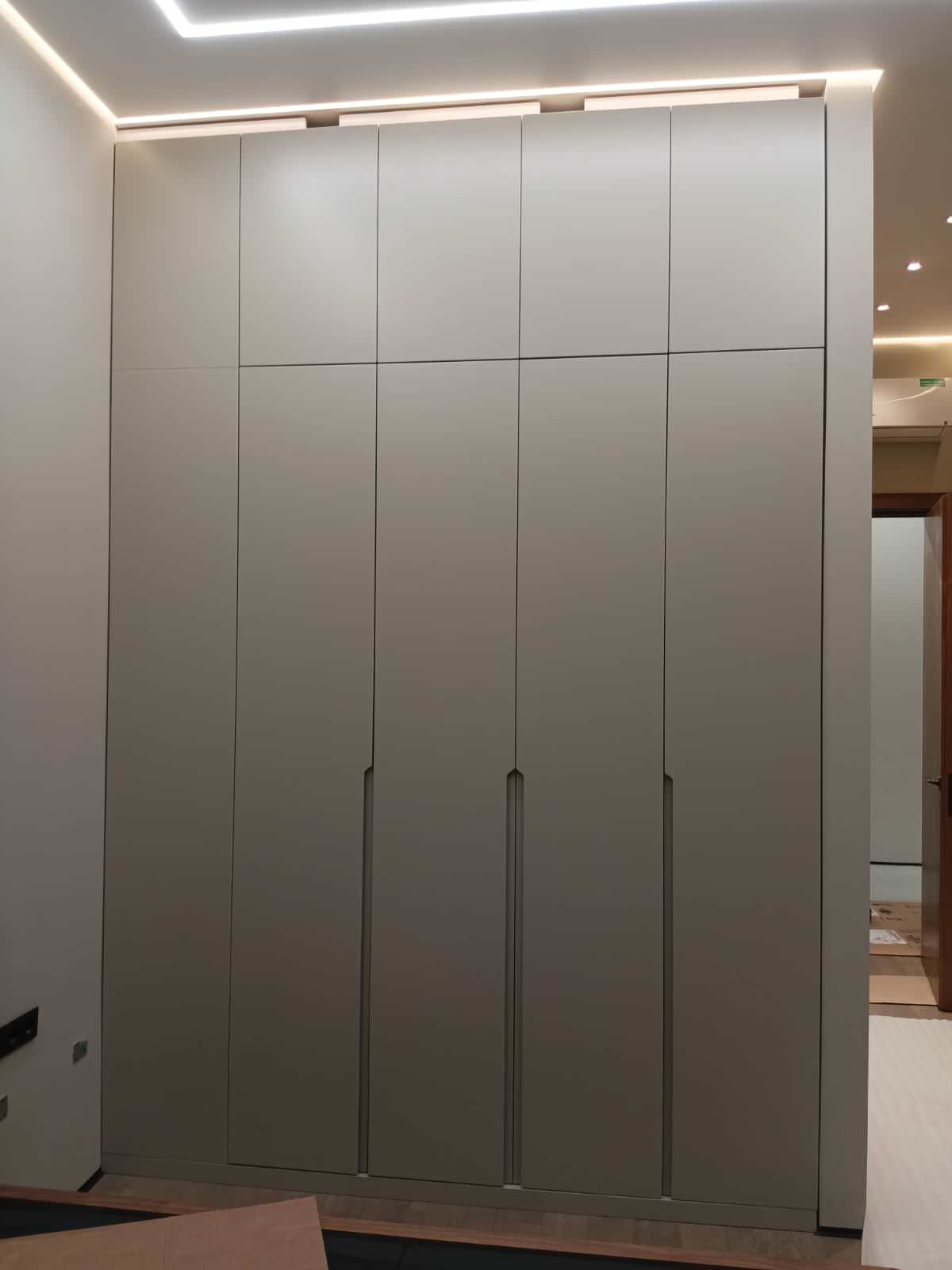 Обложка проекта: Шкаф с интегрированными ручками