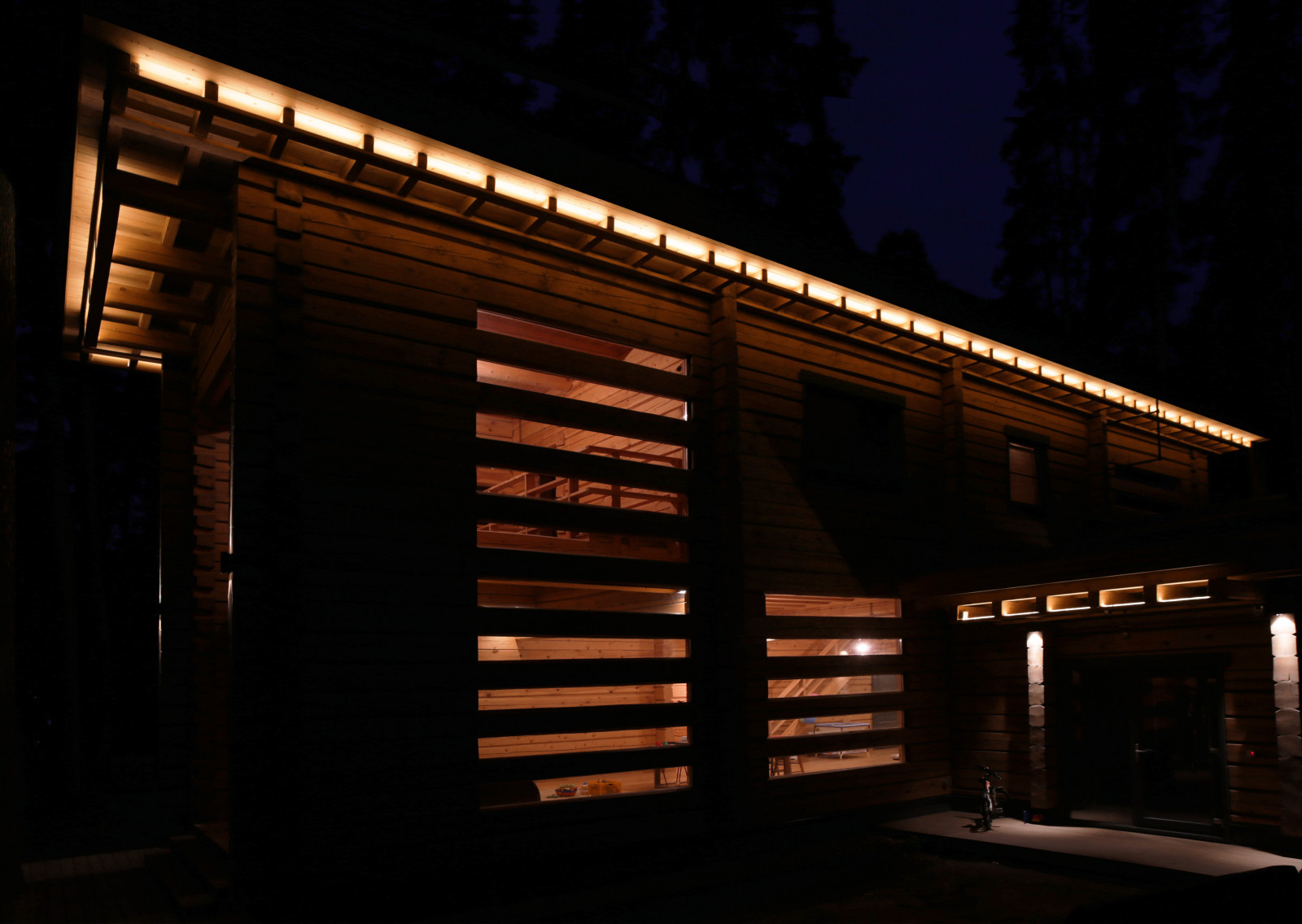 Дом в сосновом лесу