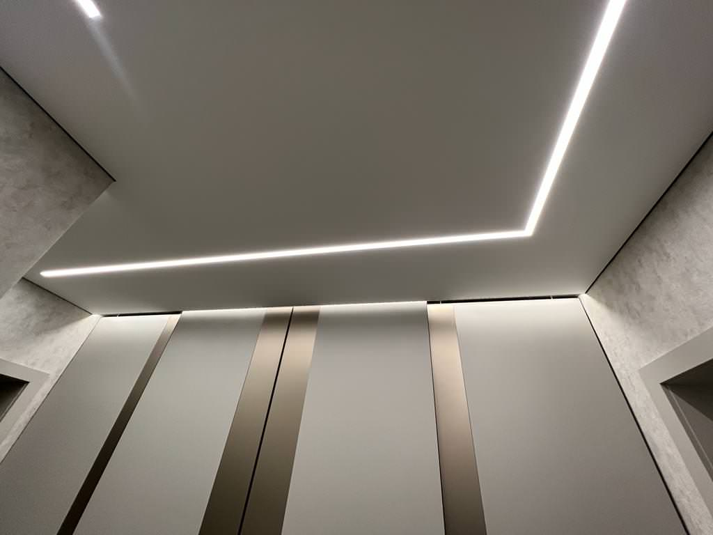 Монохромная прихожая