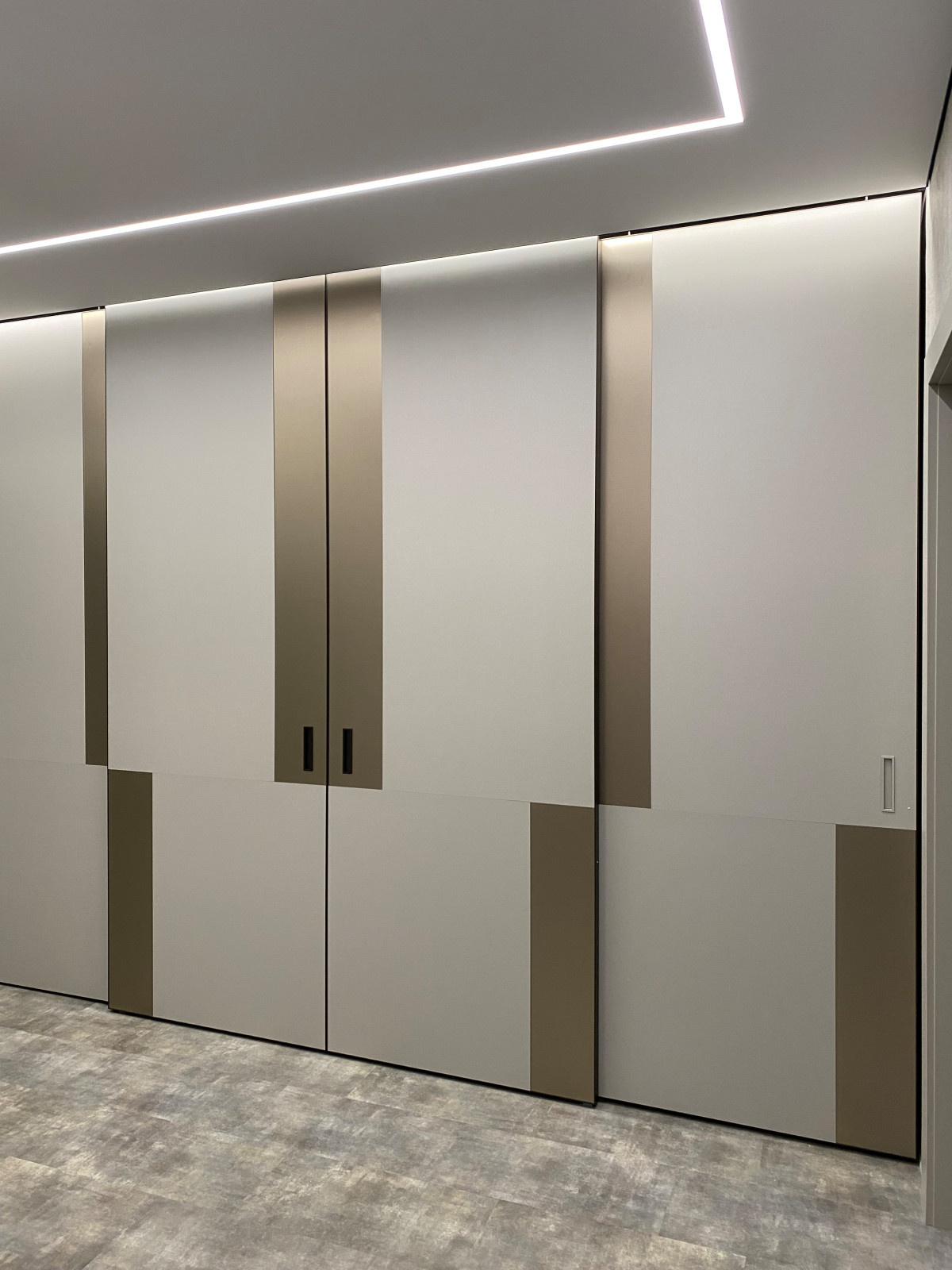 Монохромная прихожая