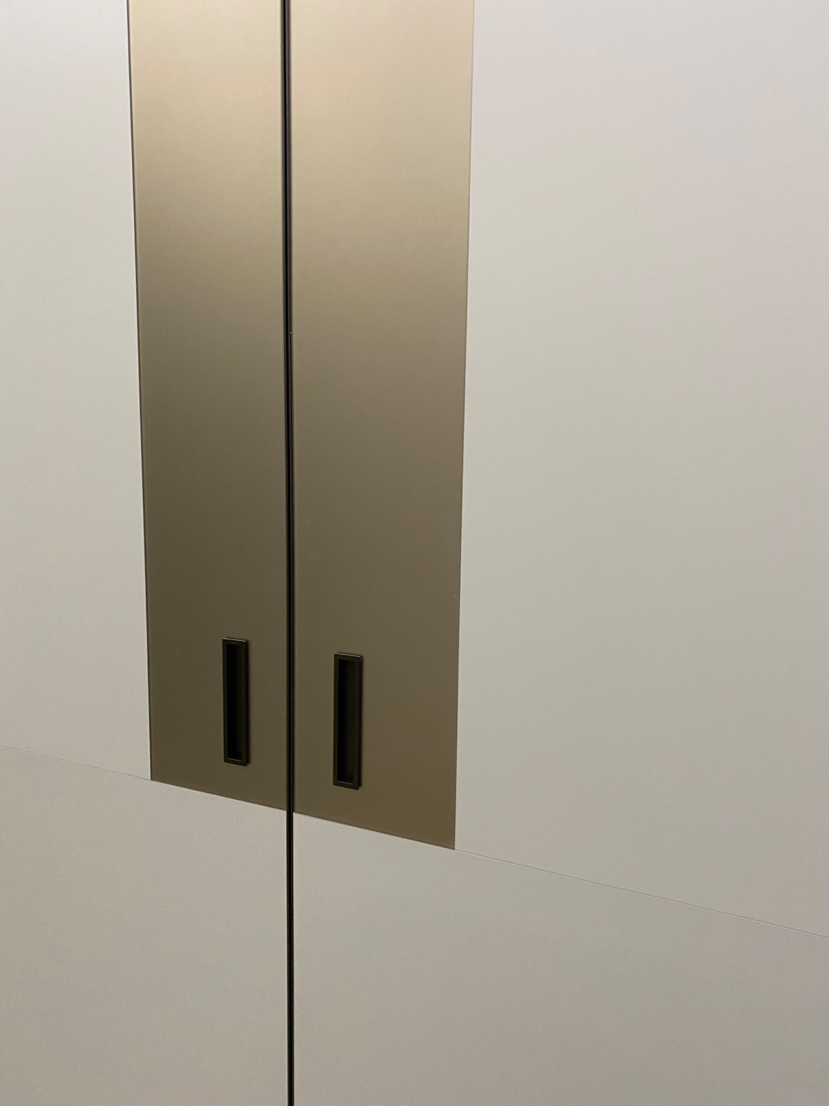 Монохромная прихожая