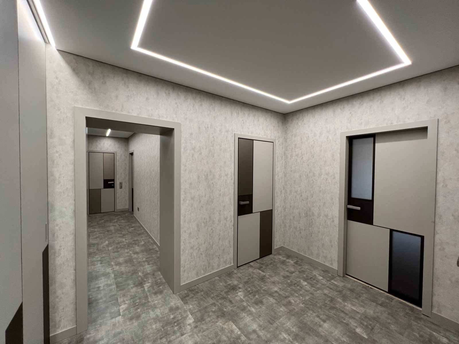 Монохромная прихожая