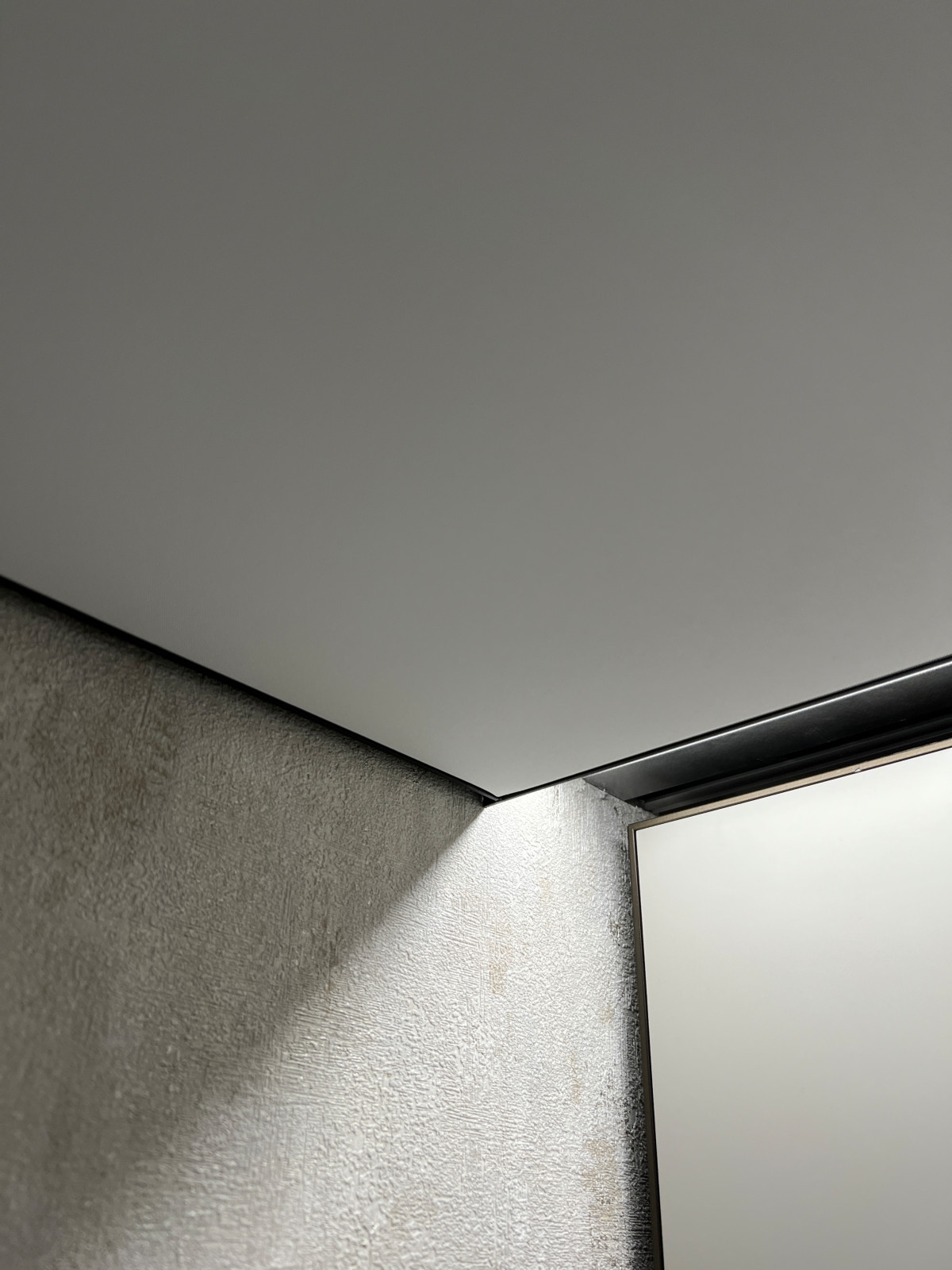 Монохромная прихожая