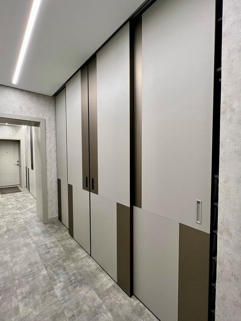 Монохромная прихожая