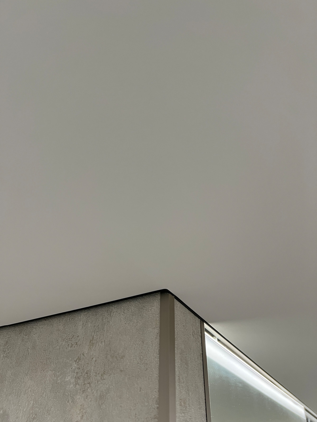 Монохромная прихожая