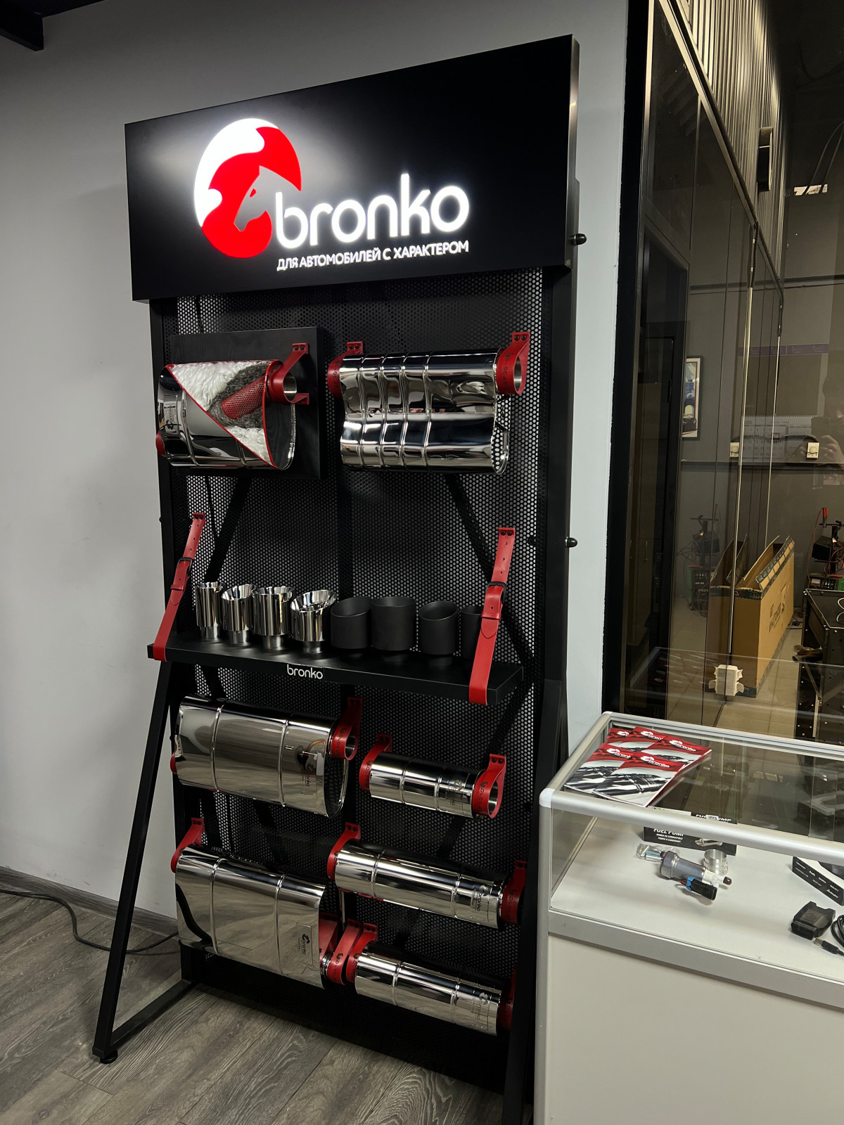 Фирменные стенды BRONKO