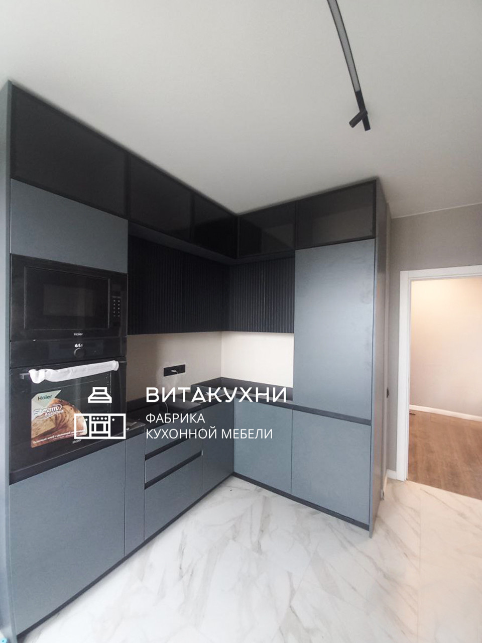 Стильная угловая кухня