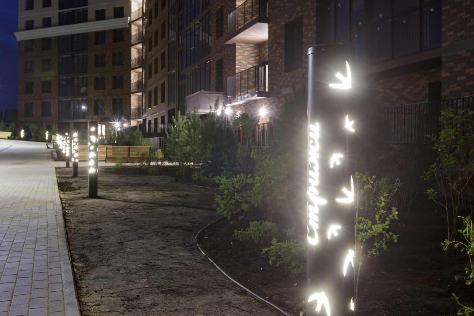 Благоустройство жилого квартала "Стрижи" были изготовлены уличные фонари по инди