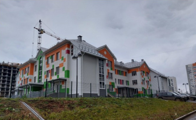 Благоустройство прилегающей территории образовательного учреждения. Установлены